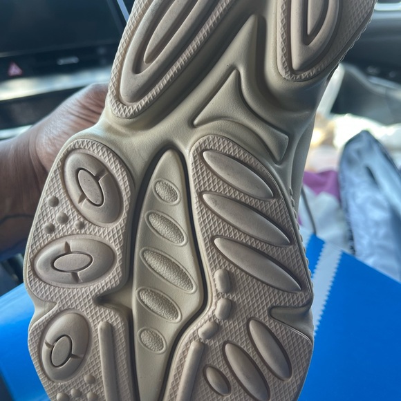 Adidas - Picture 4 of 9